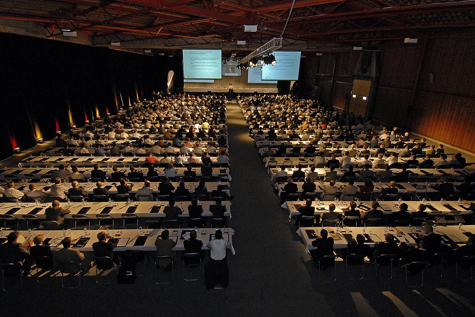 Martigny, le 09.06.2006. Congrès annuel des Banques Raiffeisen Suisses au CERM. (NOUVELLISTE/Christian HOFMANN)
